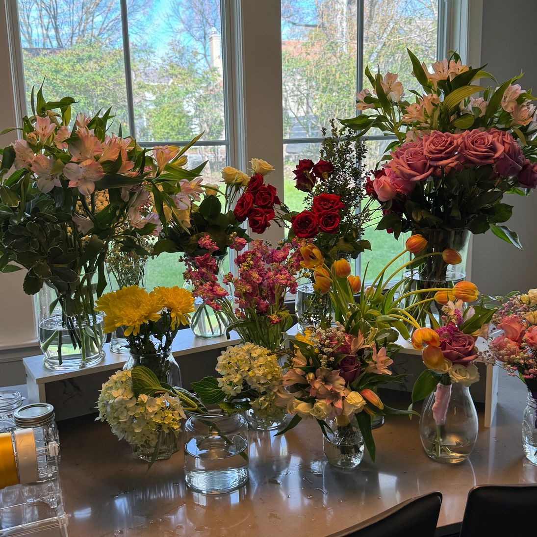 Table top flower bar in glass vases